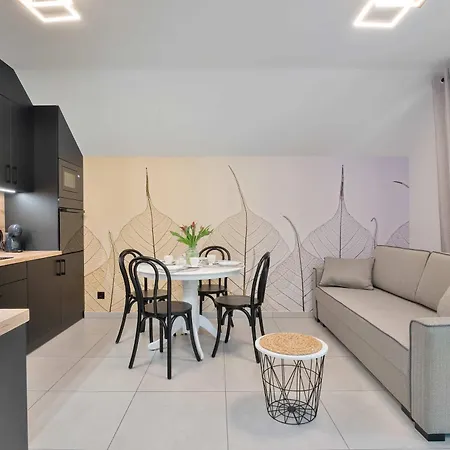 Stylowy Z Balkonem W Spokojnej Okolicy By Renters * شكلارسكا بوريبا
