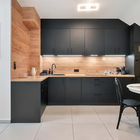 Stylowy Z Balkonem W Spokojnej Okolicy By Renters شقة
