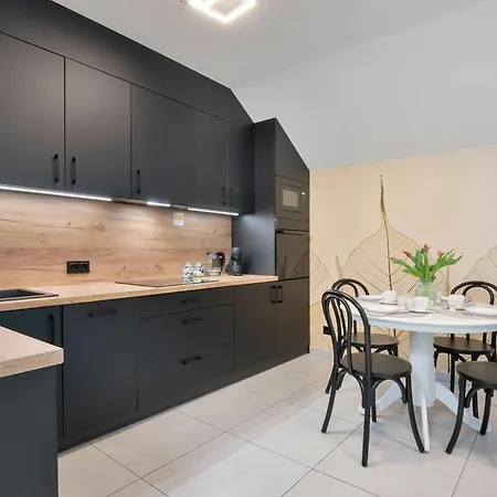 Stylowy Z Balkonem W Spokojnej Okolicy By Renters