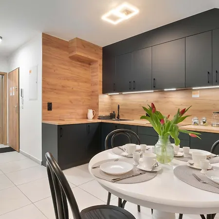 Stylowy Z Balkonem W Spokojnej Okolicy By Renters شقة شكلارسكا بوريبا
